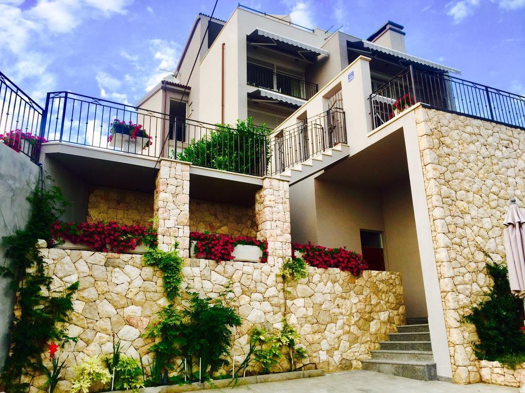 Apartments Villa Manda Novi Vinodolski Exterior foto